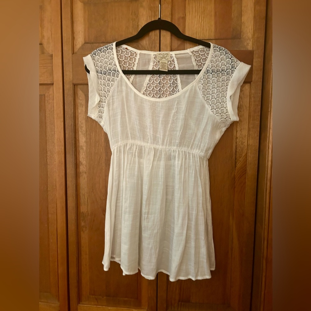 White Eyelash Couture Women’s Coastal Beachy Boho Sz S Top W/ Lace Detail Back
